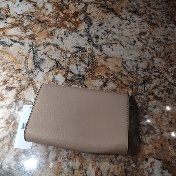 Marilyn Monroe crossbody, NWT, 8"X6", long gold chain, magnetic closure. Clean - Picture 5 of 12